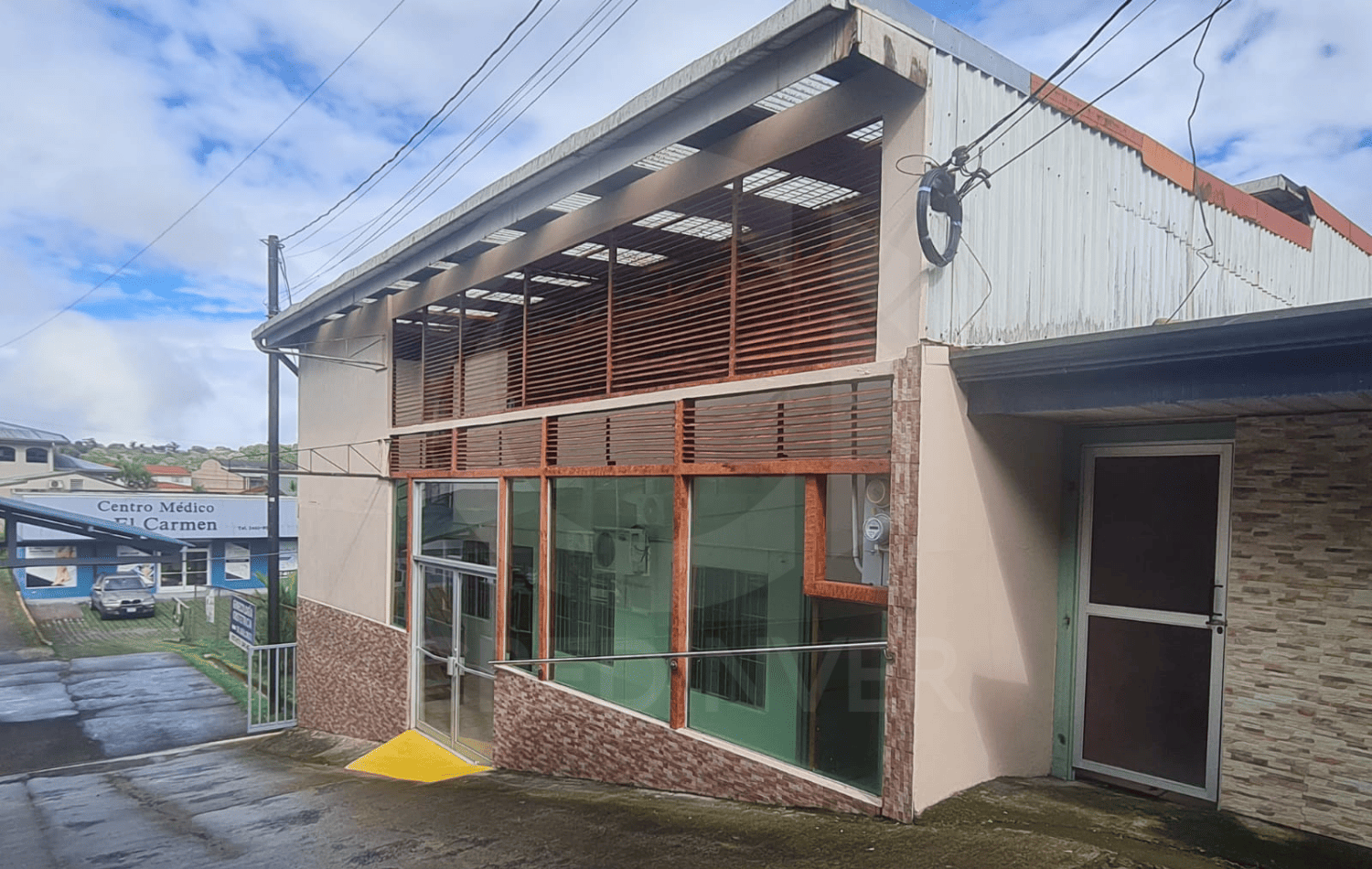 Fachada Edificio 2 niveles en venta en Ciudad Quesada, San Carlos