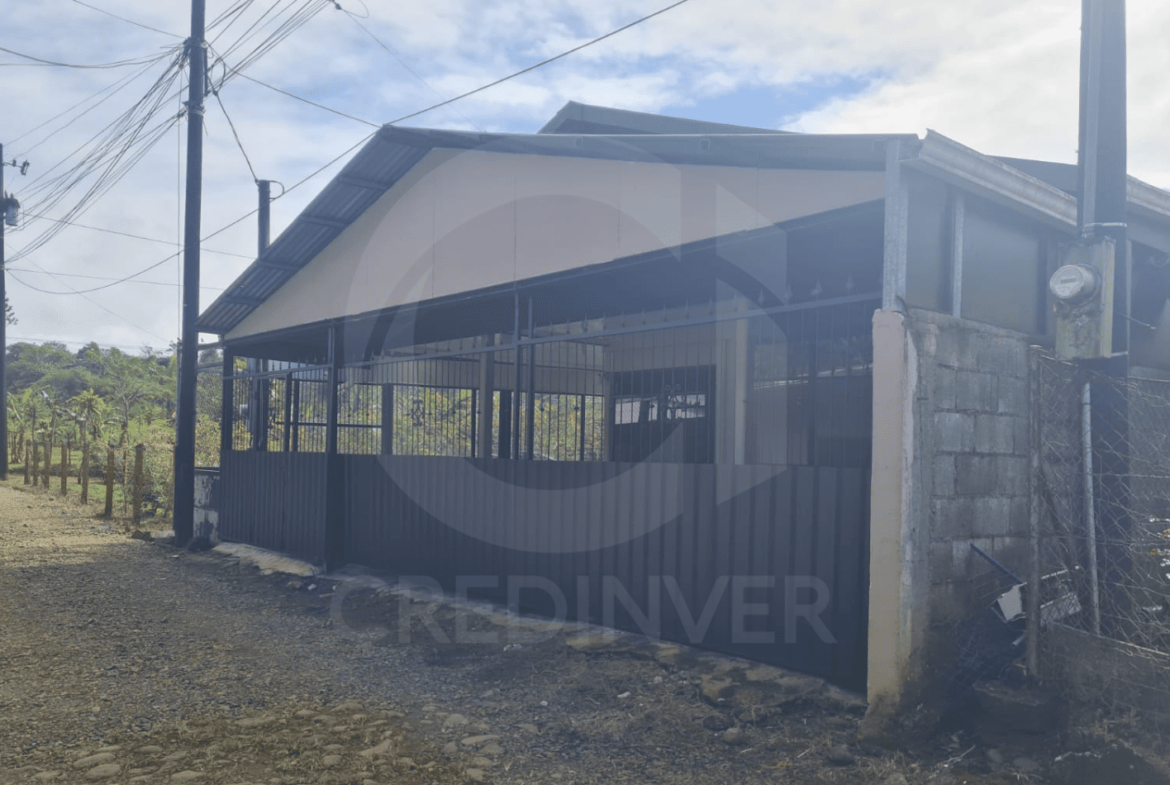 Casa segura en venta en San Carlos. Un nivel, 3 cuartos, espacios amplios para parqueos y más.